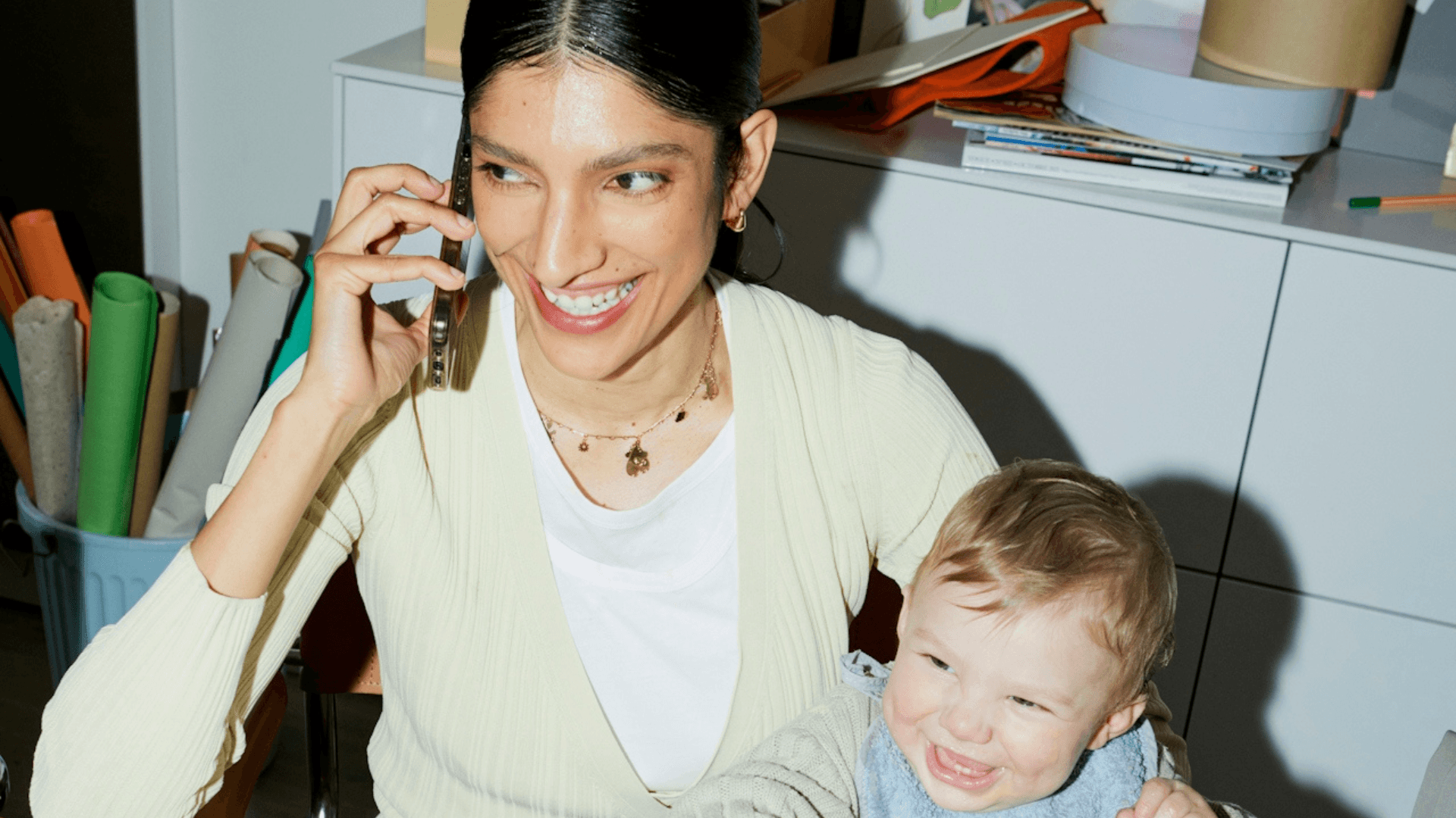 Choosing an online degree in Florida? This guide for working adults covers what matters: accreditation, outcomes, real flexibility, and ROI.