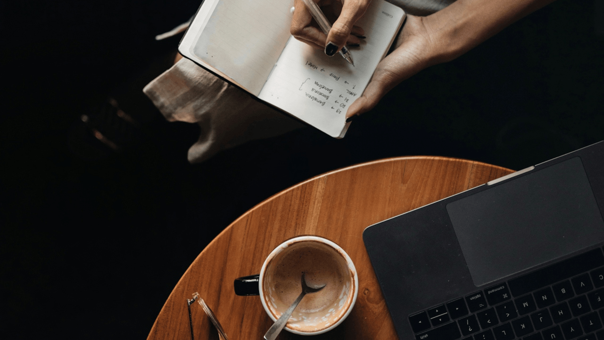 Comparing an online vs. traditional degree in Florida? This guide helps working adults analyze the true ROI based on cost, outcomes, and career impact.